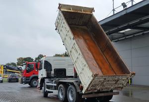 Camión Vol-vo FM 420 6X4 de 2010 con Motor de 451-500hp y Capacidad de Carga de 31-40T - Product Image 4