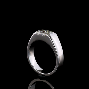 Anillo de Compromiso Solitario con Corte Radiante de 1.75 Quilates en Oro Blanco de 14K, Diseño Artesanal de Lujo para Novia - Product Image 1