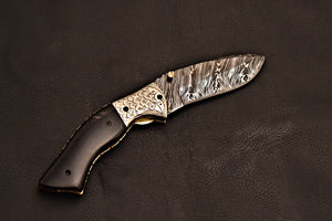 Navajas de Bolsillo Plegables de Madera, Navaja de Caza de Acero de Damasco de Alta Calidad para Exteriores y Camping con Mango de Cuerno - Product Image 2