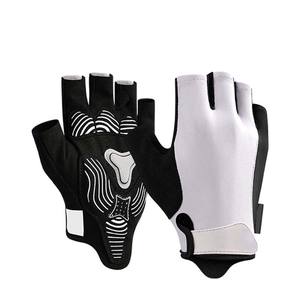 Gants de musculation en cuir pour hommes, demi-doigts, à lacets, avec grip antidérapant, options de logo et de couleur personnalisés - Product Image 1
