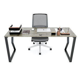Escritorio de Oficina Moderno y Minimalista con Patas de Madera de Caucho Resistente y Hierro, 160x60cm - Product Image 3