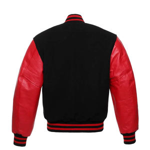 Chaqueta Universitaria Bomber con Mangas Rojas Escarlata y Cuerpo Negro, Chaqueta Letterman con Mangas de Cuero, Chaqueta Universitaria de Cuero Letterman - Product Image 3