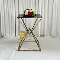 Table de bar extérieure en acier inoxydable doré au design moderne et élégant avec tabourets hauts pour usage commercial dans les hôtels et centres commerciaux