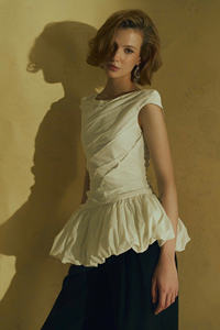 Blusa de nube superior de alta calidad para mujer Servicios ODM Vietnam Made XL Tamaño Patrón de globo drapeado Temporada de invierno - Product Image 5