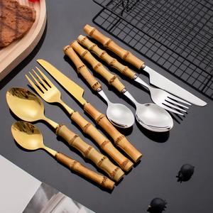 Juego de Cubiertos de Acero Inoxidable con Mango de Madera Estilo Bambú para Comidas Familiares, Eventos, Recepciones y Uso en el Hogar, de la India - Product Image 4