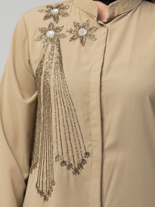 ชุดเดรสอิสลามสำหรับผู้หญิง ดีไซน์หรูหรา เรียบง่าย ผ้าเครปเนื้อแน่น ปักเลื่อมและลูกปัดสวยงาม ตกแต่งด้วยมืออย่างประณีต ทรงยาวเต็มตัว - Product Image 3