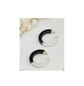 Boucles d'oreilles pendantes colorées en résine de style classique indien pour les occasions d'anniversaire - Product Image 5