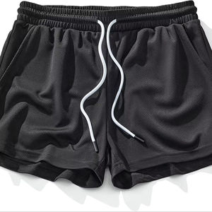 Short Streetwear léger et surdimensionné pour hommes Style baggy OEM conçu pour les sports de plein air, la salle de sport et l'aspect urbain quotidien - Product Image 1