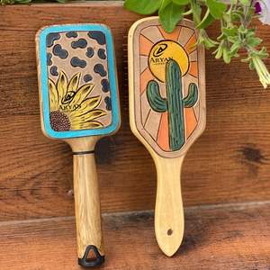 มาใหม่ล่าสุดขายร้อนสไตล์ตะวันตกจริงทําด้วยมือแกะสลักหนังแปรงผมหวีหนังทุกวันใช้อุปกรณ์เสริมผม - Product Image 1