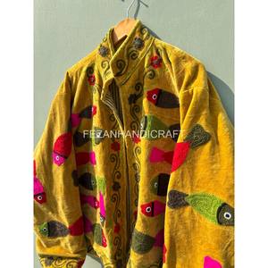 Veste matelassée en velours brodée de poissons Suzani, faite à la main, unisexe, pour l'automne, tenue de soirée, pour femmes - Product Image 4