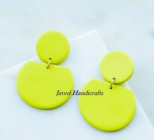 Pendientes de resina pequeños para fiestas, pendientes de resina de alta calidad estándar, Color personalizado, diseño hecho a mano, pendiente de resina, Color rosa - Product Image 1