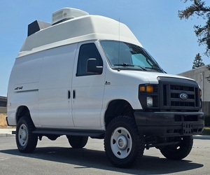 Gran Oferta, Excelente Estado: Ford E-350 Super Duty Quigley 4x4 2009, Listo para Enviar - Product Image 1
