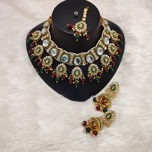 Collier ras du cou Meenakari en plaqué or royal avec pierres Kundan et perles Bijoux ethniques parfaits pour les looks de célébration - Product Image 4