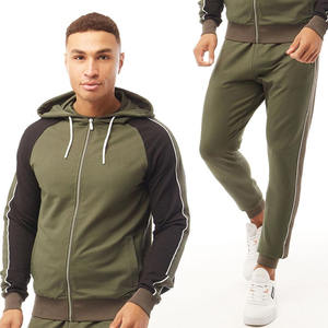 Survêtement de haute qualité confortable et tendance pour hommes Prix ​​bas Survêtements de haute qualité en gros personnalisés pour hommes - Product Image 1