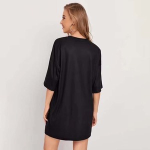 Venta al por mayor de alta calidad de las mujeres de impresión gráfica de verano streetwear cuello redondo cómodo de algodón de gran tamaño camiseta de las mujeres - Product Image 2