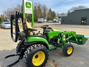 Tracteur agricole John Deere 300E 4x4 avec chargeur frontal, vert, 30 CV, tracteur multifonctionnel à roues - Product Image 6