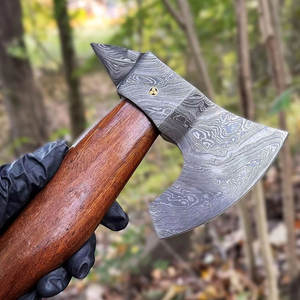 Hacha de Camping Premium para Exteriores, Cabeza de Acero con Patrón Hecho a Mano, Mango de Madera Extra Largo para Uso Pesado en Supervivencia y Bushcraft - Product Image 6
