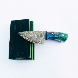 Cuchillo desollador de acero de Damasco personalizado, hoja fija, mango de caza y Camping, resina de diferentes colores con cubierta de cuero - Product Image 2