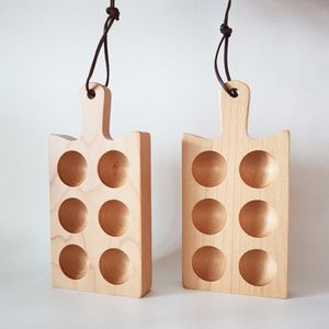 Porte-oeufs en bois fonctionnel pour le stockage de la cuisine aidant à garder les oeufs en sécurité organisés et facilement accessibles pour la cuisson - Product Image 1