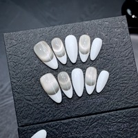 Amande Nail Acrylique Blanc pur Minimaliste Cool Overture Finger Design pré-conçu