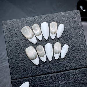 Almendra Nail Acrílico Blanco puro Minimalista Cool Overture Finger Diseño prediseñado - Product Image 2