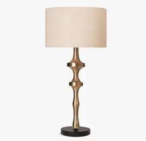 Nuova lampada da tavolo in ferro di tendenza quantità di lusso lampada decorativa per soggiorno camera d'albergo ristorante arredamento per la casa 2023