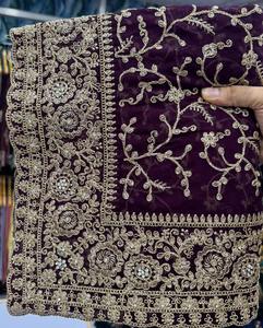 Sari indio de alta demanda con bordado para bodas y fiestas disponible a precios mayoristas de la India - Product Image 5