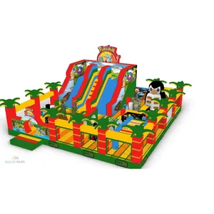 Grande aire de jeux gonflable extérieure sur le thème du palmier - Product Image 1