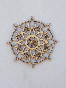 Arte de Pared de Madera con Mandala de Diseño Simple en MDF para Decoración de Interiores de Lujo con Detallada Artesanía de Corte Láser y Acabado Elegante - Product Image 1