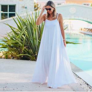 Robe longue en coton blanc bohème pour les femmes Party Wear Attractive Sun Maxi Round- neck Style Long Maxi Dress - Product Image 6