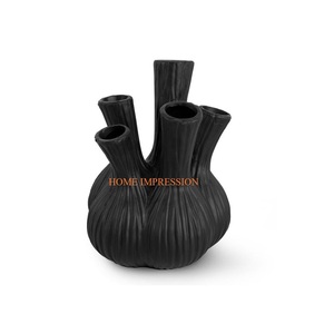 Décoration de table de couleur noire mate Vases à fleurs faits à la main Design merveilleux Vases décoratifs de grande taille pour la maison et le salon - Product Image 1