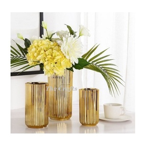 Vase à fleurs en métal couleur or avec différents motifs, pot à fleurs pour la décoration de mariage et d'événements - Product Image 6
