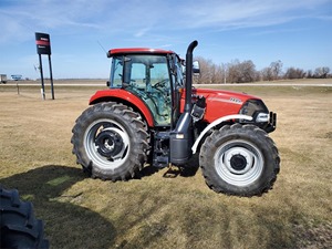 Tracteur agricole IH Farmall 140A 2024, 140 CV, moteur FPT avec pompe de boîte de vitesses et roulement, 3 heures, 16x8, Power Shuttle inclus - Product Image 6