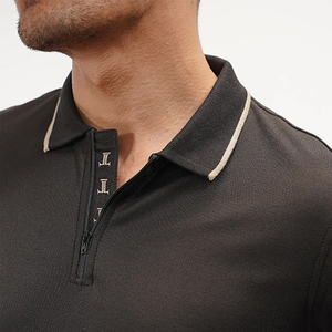 Venta al por mayor de camisetas de polo con logotipo personalizado para hombre patrón sólido poliéster impreso tela de punto sublimación en blanco bolsillos de camisa - Product Image 3