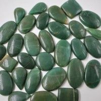 Pierre précieuse de jade vert! Formes de mélange de jade vert naturel de qualité supérieure au prix de gros-cabines de jade vert naturel en vrac pour la fabrication de bijoux
