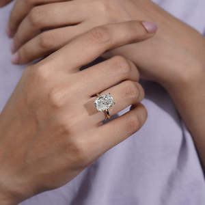 Anillo de compromiso solitario de diamante de laboratorio certificado por IGI con engaste de 4 puntas, nuevo anillo solitario con corte cojín - Product Image 6