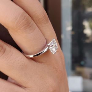 Lab Grown Cushion Cut Diamond Solitaire Solo Anillos de compromiso de boda para mujeres 925 Sterling Silver IGI Certified para fiestas - Product Image 5