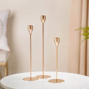 Juego de 3 portavelas de metal dorado brillante clásico para decoraciones navideñas - Product Image 3