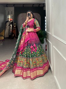 Lehenga choli ผ้าไหมบริสุทธิ์พิมพ์ดิจิตอลโดย Fab Zone - Product Image 3