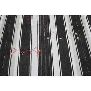 Alfombra de 8.5x5.3 pies, alfombra turca vintage, alfombra de lana con motivos de plantas y árboles en blanco y negro - Product Image 5