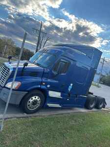 Tracteur routier diesel poids lourd 6x4 avec cabine couchette pour la logistique routière et le transport de marchandises - Product Image 2