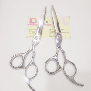 Tijeras de barbero profesionales de acero inoxidable de alta calidad con logotipo personalizado para cortar el cabello en Pakistán - Product Image 1