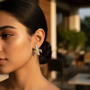 Bijoux de mode pour femmes, plaqué or et boucles d'oreilles à clous en cristal - Product Image 1