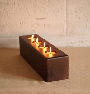 Porte-bougie en bois à quatre colonnes pour une décoration intérieure élégante, centre de table et éclairage d'ambiance chaleureux avec un design minimaliste - Product Image 1