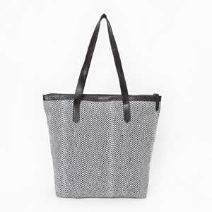 Fourre-tout en cuir PU tissé à chevrons fait à la main grande fermeture à glissière résistante à l'eau saison d'automne doublure en coton et polyester - Product Image 5