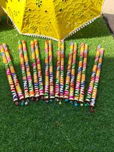 Palitos de Dandiya Coloridos al por Mayor para Baile, Decoración Perfecta para Mehndi, Sangeet, Bodas Indias, Decoración Temática de Navratri, Decoración Kediyo - Product Image 4