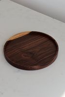 Assiette de présentation en bois rustique classique faite à la main, 13 pouces, écologique, de qualité alimentaire, personnalisable pour mariages et événements, durable, gravée