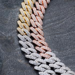 Collar de Moissanita Micro Pavimentado VVS, Cadena de Eslabones Cubanos de Dos Tonos, Completamente Helado, De La India, Disponible PARA LA Venta - Product Image 2