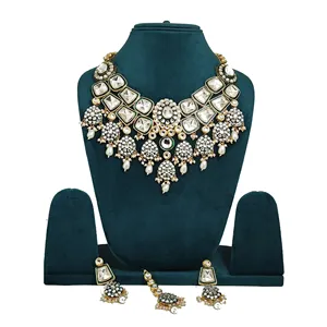 Conjunto de collar nupcial estilo Kundan Polki con circonita y esmalte verde, incluye gargantilla, pendientes y Maang Tikka - Product Image 3
