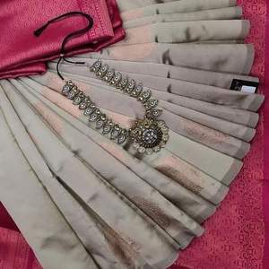 Kanjivaram pattu seda Acabado Cómodo de llevar y fácil de llevar Flotas Beautiful Rich Pallu & Jacquard Weaving All Over - Product Image 4